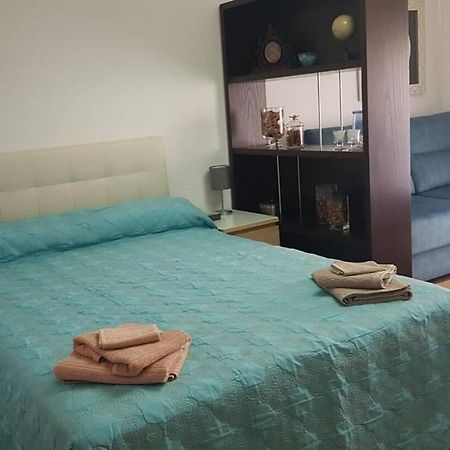Ferienwohnung Alojamiento Adelfas Madrid Exterior foto